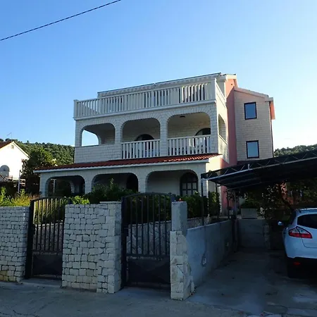 Apartment By The Sea Slatine, Ciovo - 1128 Slatine
