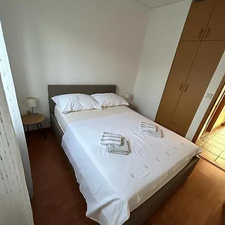 Apartment By The Sea Slatine, Ciovo - 1128