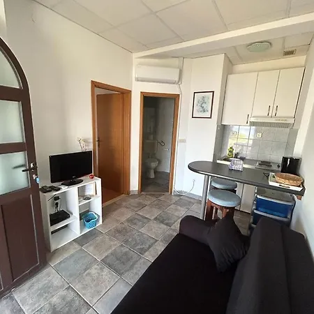 Apartment By The Sea Slatine, Ciovo - 1128