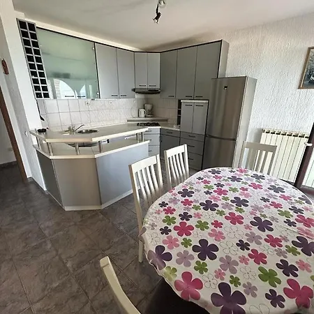 Apartment By The Sea Slatine, Ciovo - 1128 *
